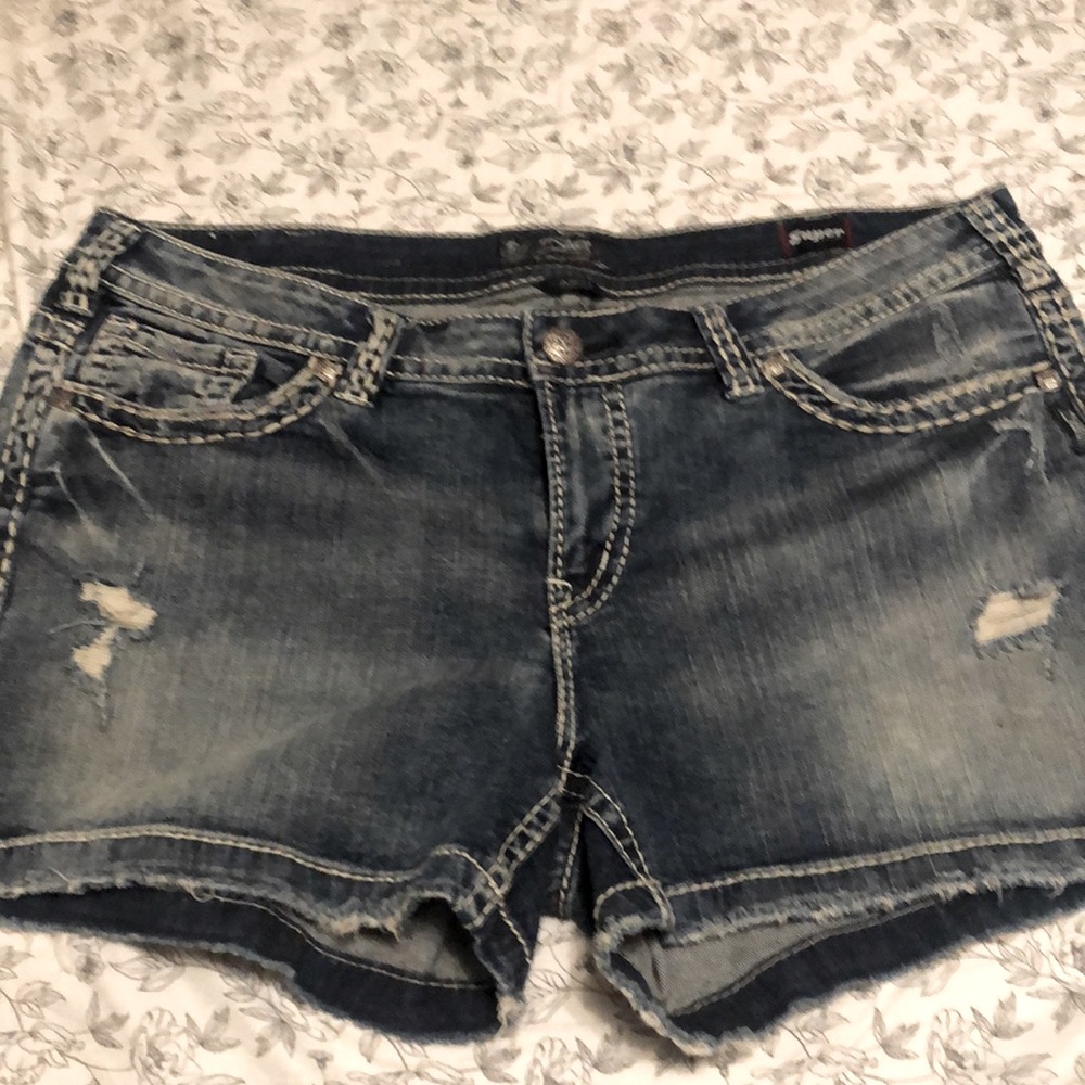 Women’s Silver Jeans Shorts Aiko Style. NEW WITHOUT TAGS